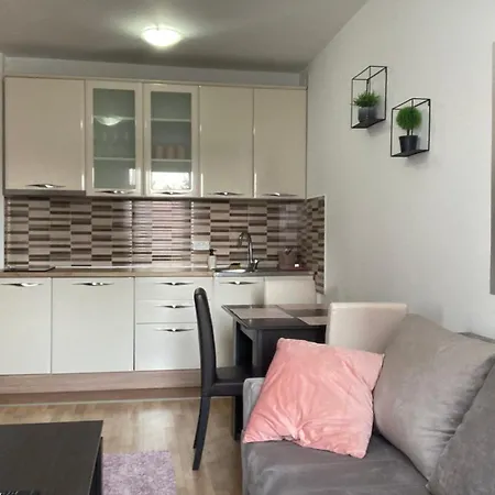 Alacaster G Free Parking *