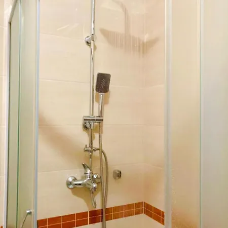 Alacaster G Free Parking