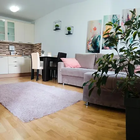 Alacaster G Free Parking *