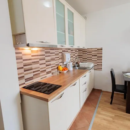 Alacaster G Free Parking * Novi Sad