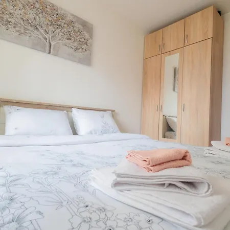 Alacaster G Free Parking