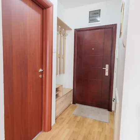 Alacaster G Free Parking