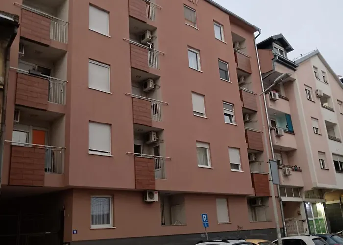 Alacaster G Free Parking نوفي ساد