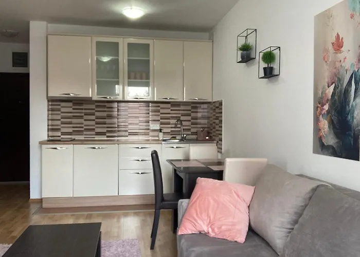 Alacaster G Free Parking *