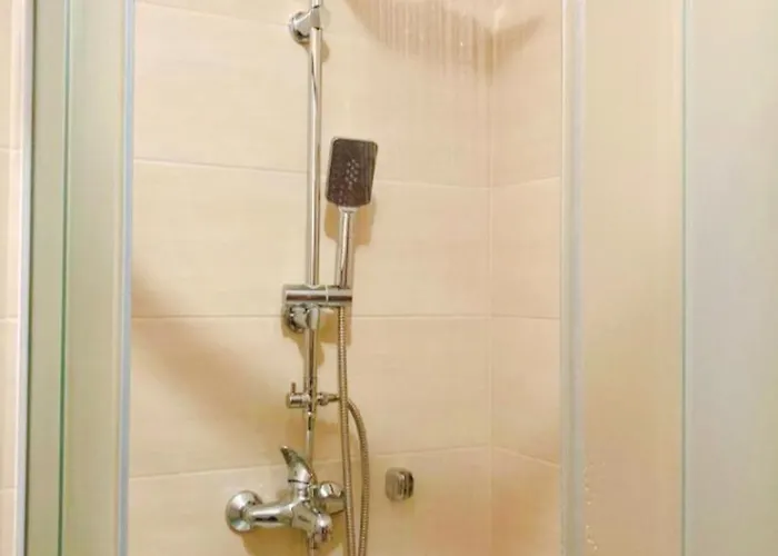 Alacaster G Free Parking