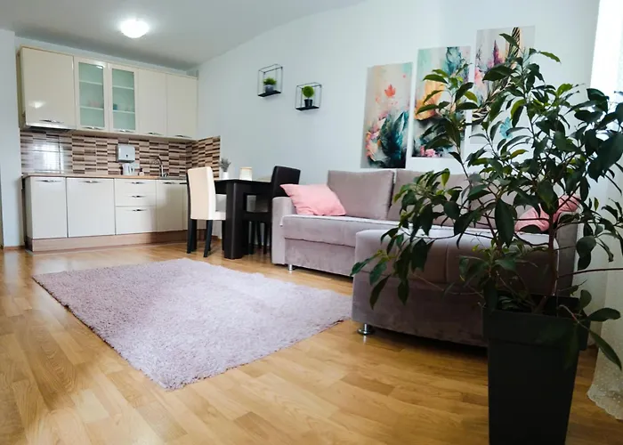 Alacaster G Free Parking *