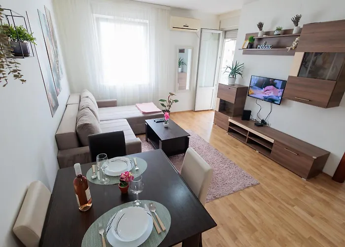 Alacaster G Free Parking شقة *