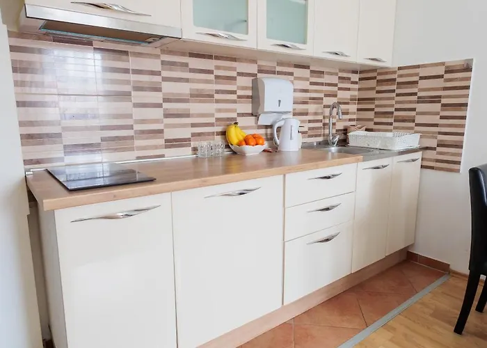 Alacaster G Free Parking *