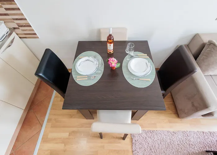 Alacaster G Free Parking نوفي ساد