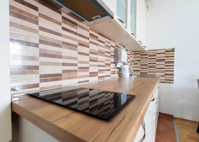 Alacaster G Free Parking شقة *