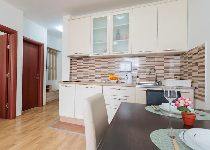 Alacaster G Free Parking شقة